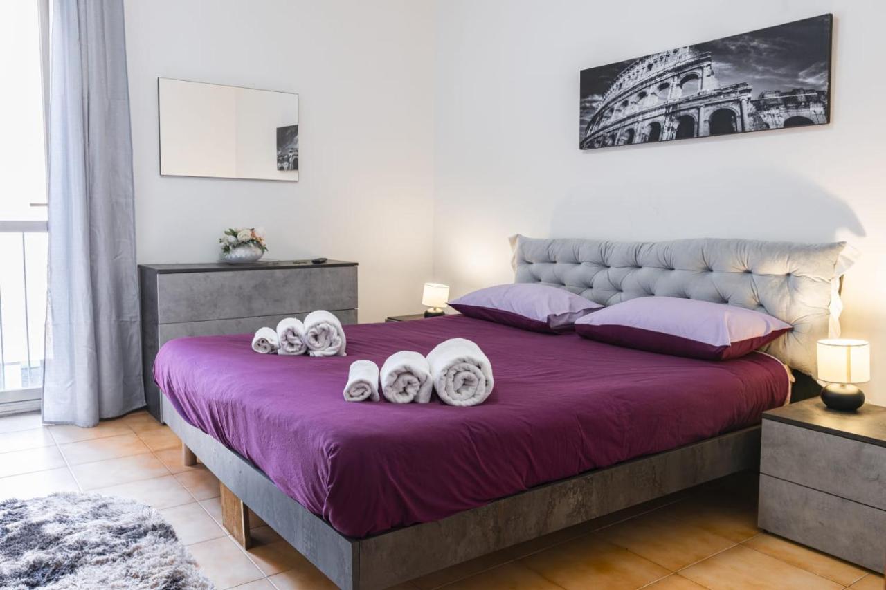 Cinecittà Family House metro A - Private Parking - Bed and Breakfast Rome