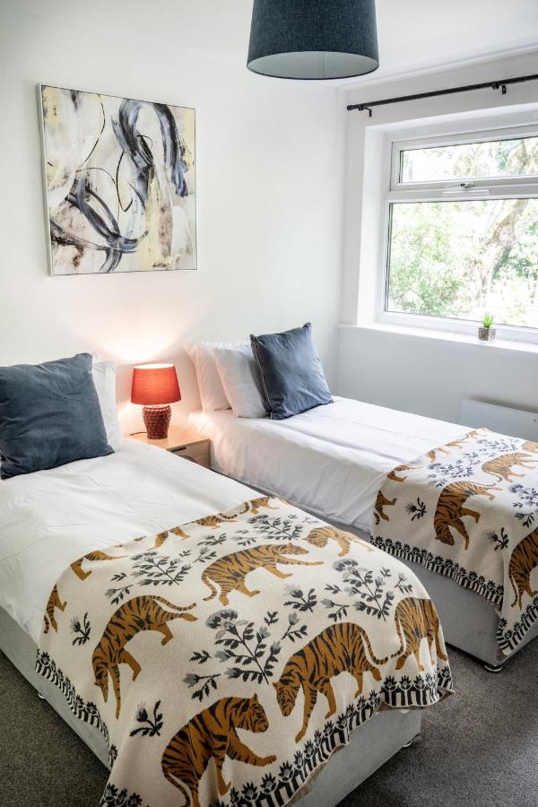 The Prestwich Pad by House Of Josef - Chambres d'hôtes Manchester