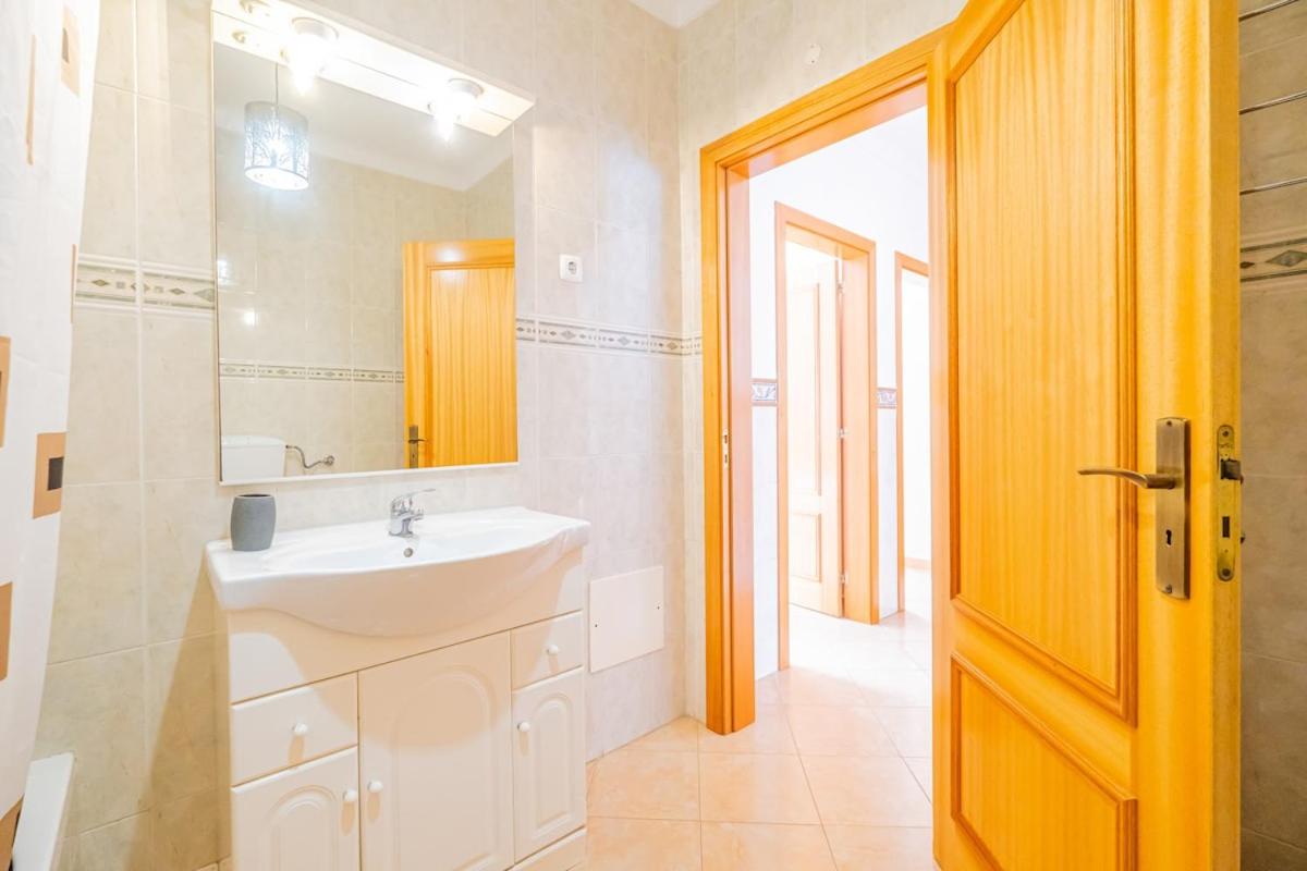 Apartamento T2 com terraço e churraqueira a 1 minuto da praia Altura Algarve - B&B Altura