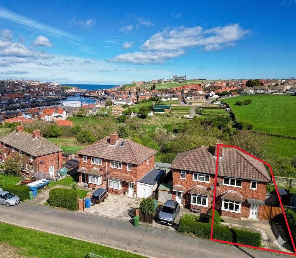 Abbots House - holiday home with sea views - B&B Whitby