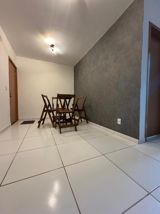 Apartamento completo e confortável a 5 minutos do centro climatizado - B&B Montes Claros