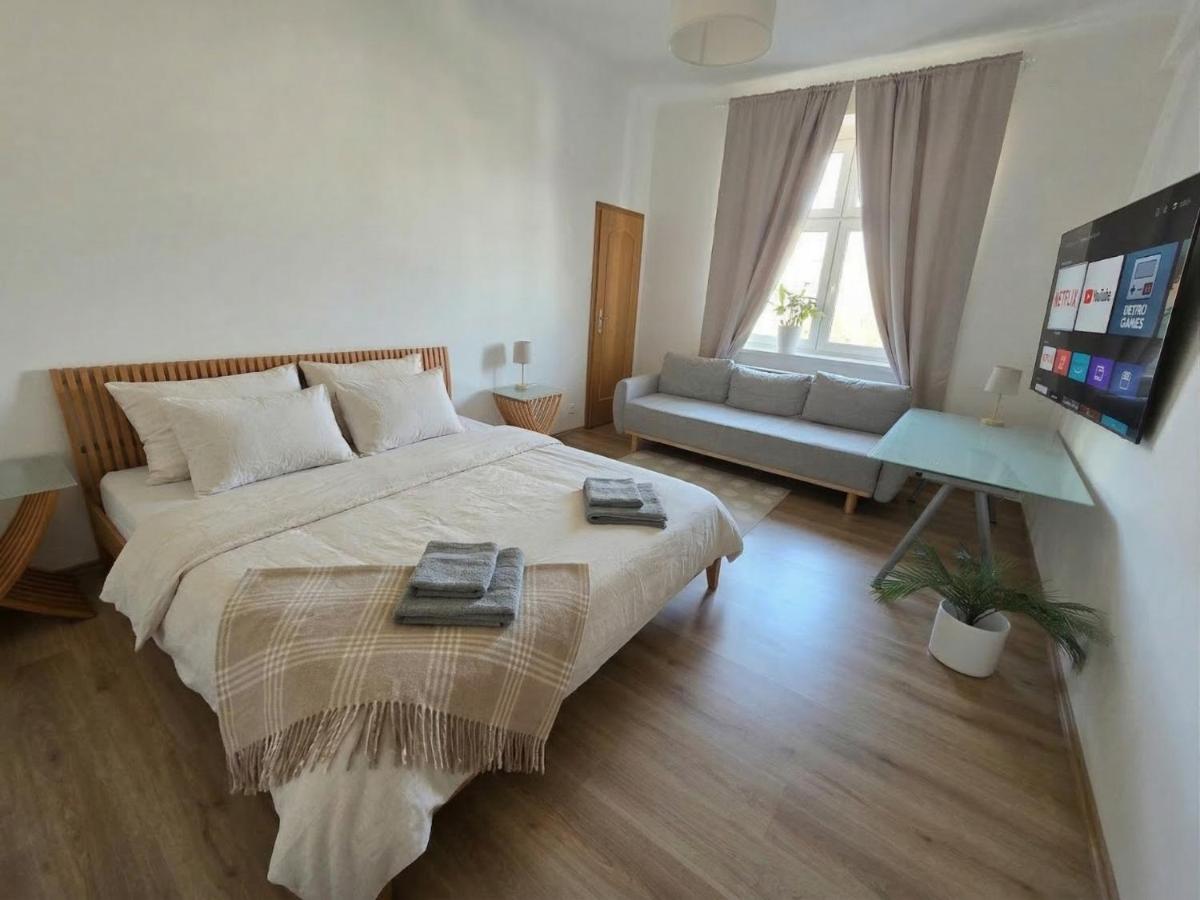 Apartment Paulie 3min to Metro Near O2 Arena and City Centre - Chambres d'hôtes Prague