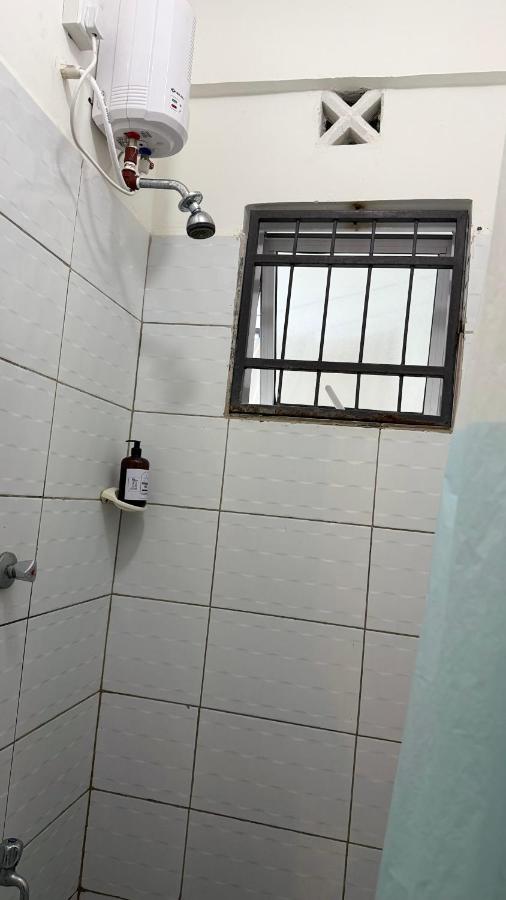 Buxton apartment Hot-shower,Netflix, WiFii,Near Town - Chambres d'hôtes Mombasa