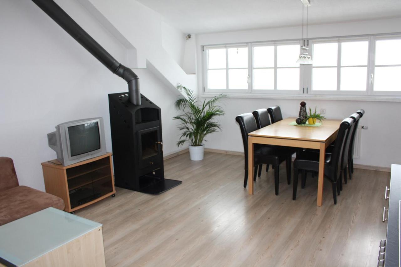 Apartment with Mountain View