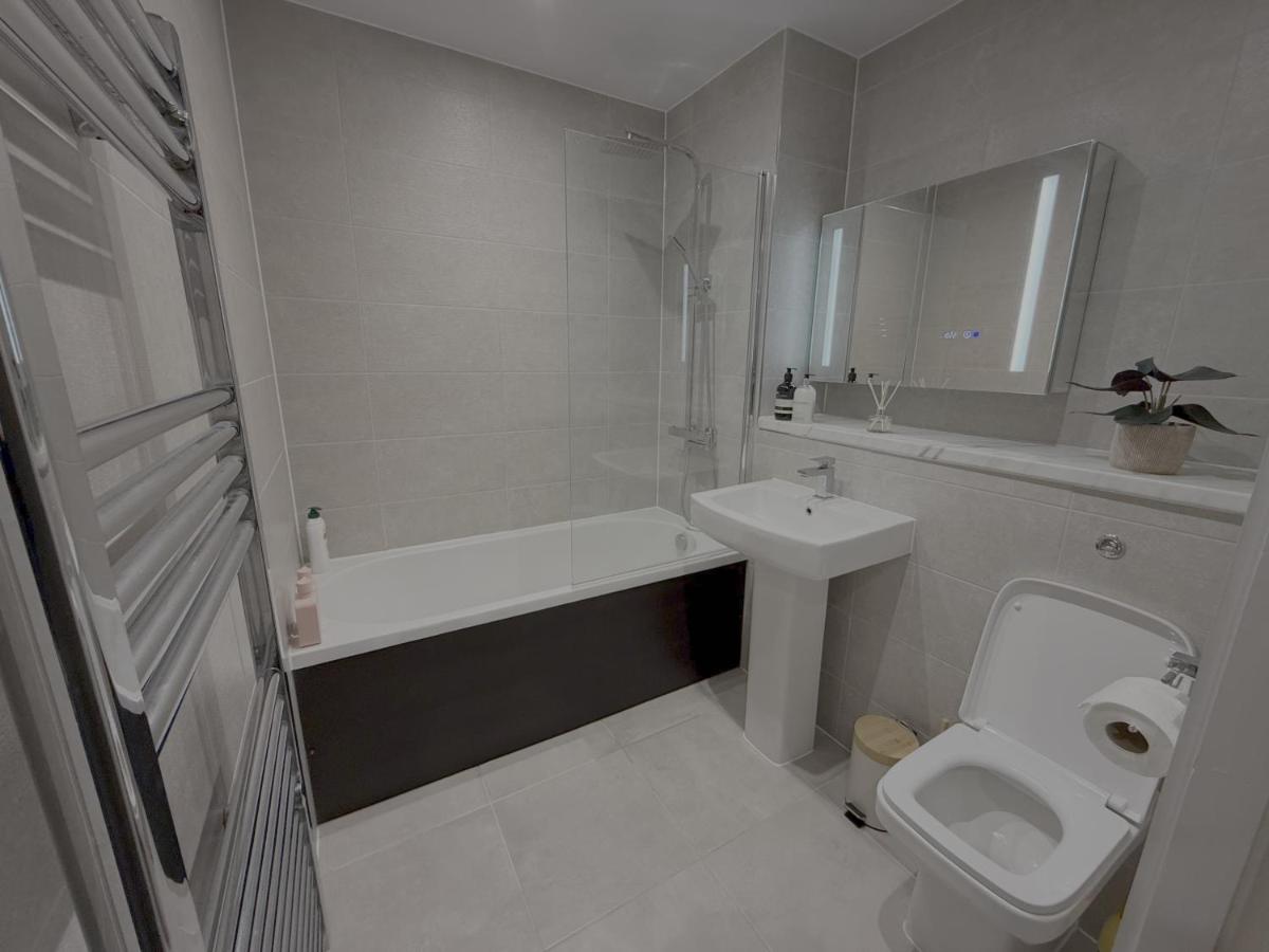 Stylish Balcony Flat within Baltic Triangle - B&B Liverpool