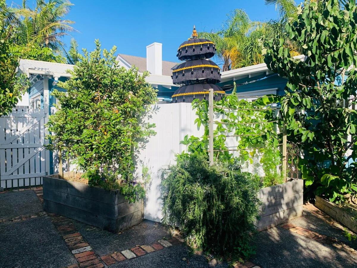 Beautiful Bayswater Marina Cottage -minutes to CBD - Chambres d'hôtes Auckland