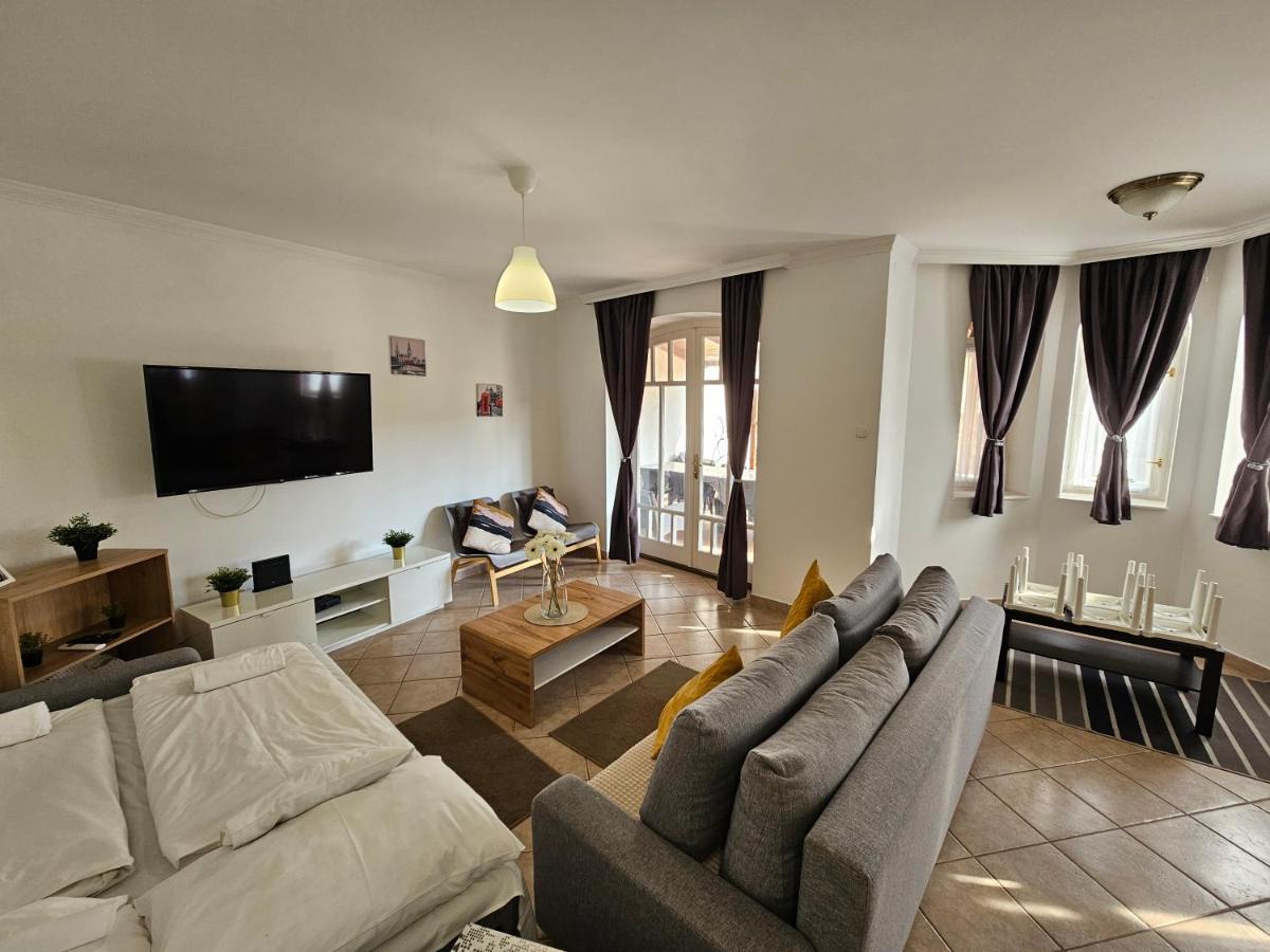 Zoli Apartmanok-Zoli Kölcsey 19 Villa - Chambres d'hôtes Hajdúszoboszló