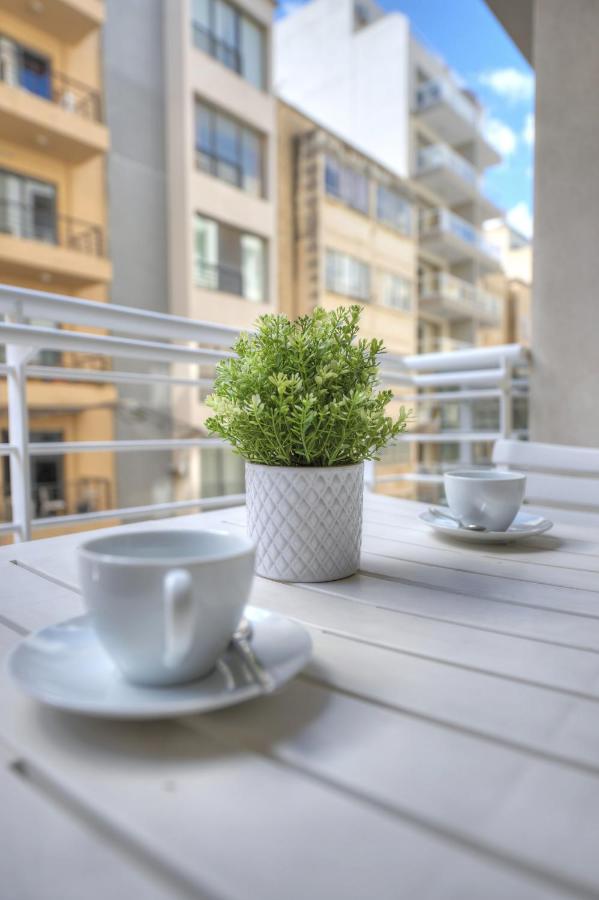 Bright & Large 2bedrooms in Sliema center MPOR1-1 - B&B Sliema