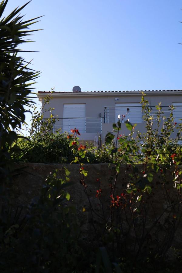 Villa Savvina, Sea Views Akrata near Beach & Ski Resort - Chambres d'hôtes Aíyira