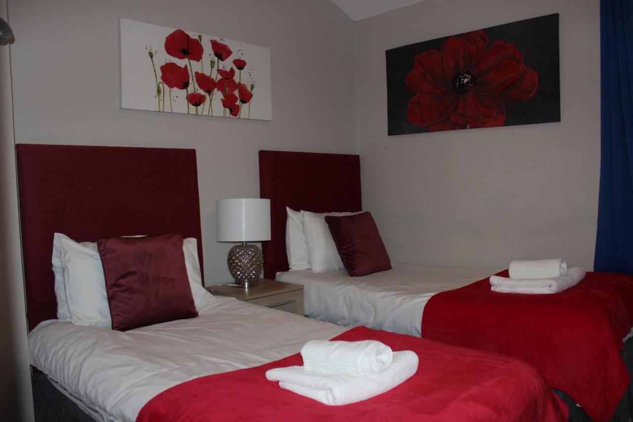 The Trafalgar Sleeps 7 Town Centre House - B&B Scarborough