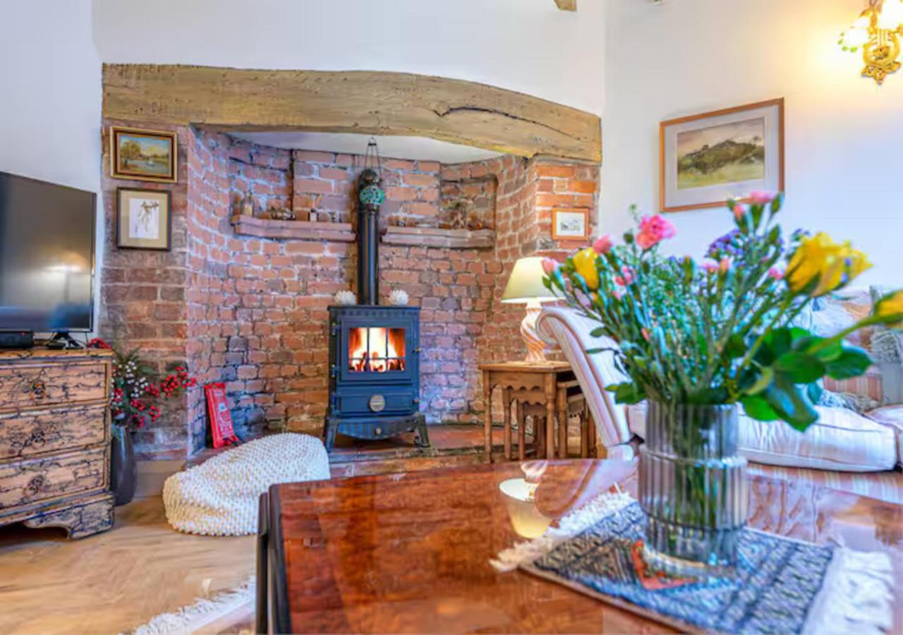 Holly Cottage - Charming Retreat in Coalbrookdale - Pass the Keys - B&B Telford