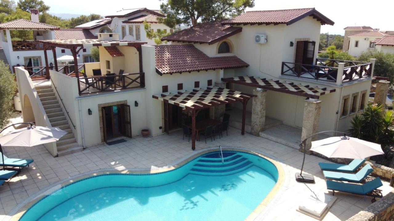 Secluded Luxury Villa Private Pool Peaceful Forest Escape in Esentepe - B&B Psimolofou