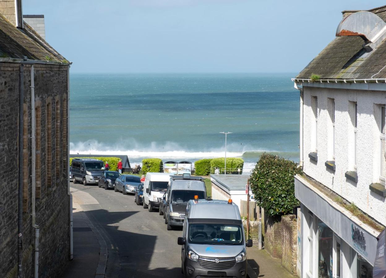 Sea View Apartment Sleeps 6 Central Newquay 100m to Beach - B&B Newquay