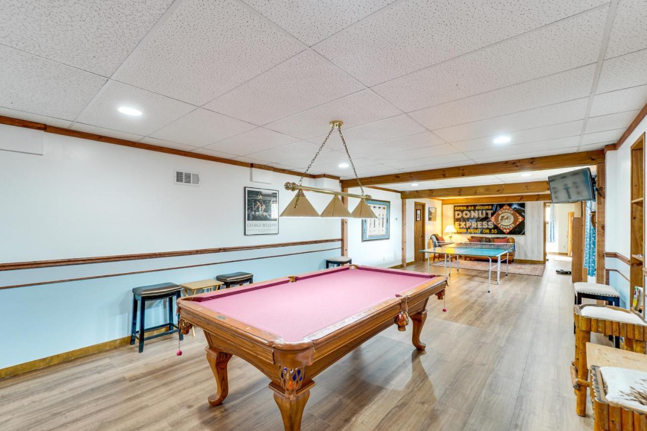 Family Retreat with Deck Near Appalachian Trail! - Chambres d’hôtes Berryville