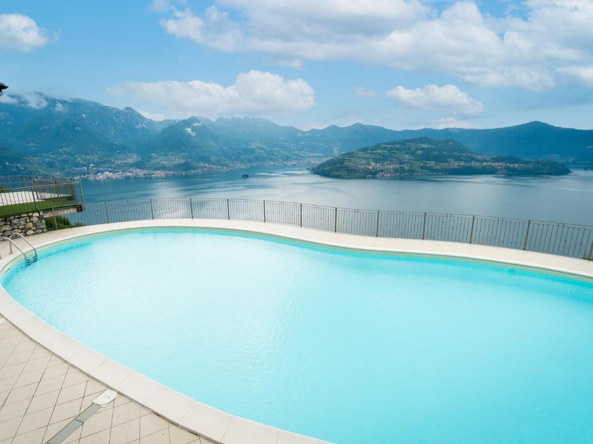 EnjoyIseoLake - Vittoria - Casa vacanze su 2 piani con vista lago e piscina - B&B Parzanica