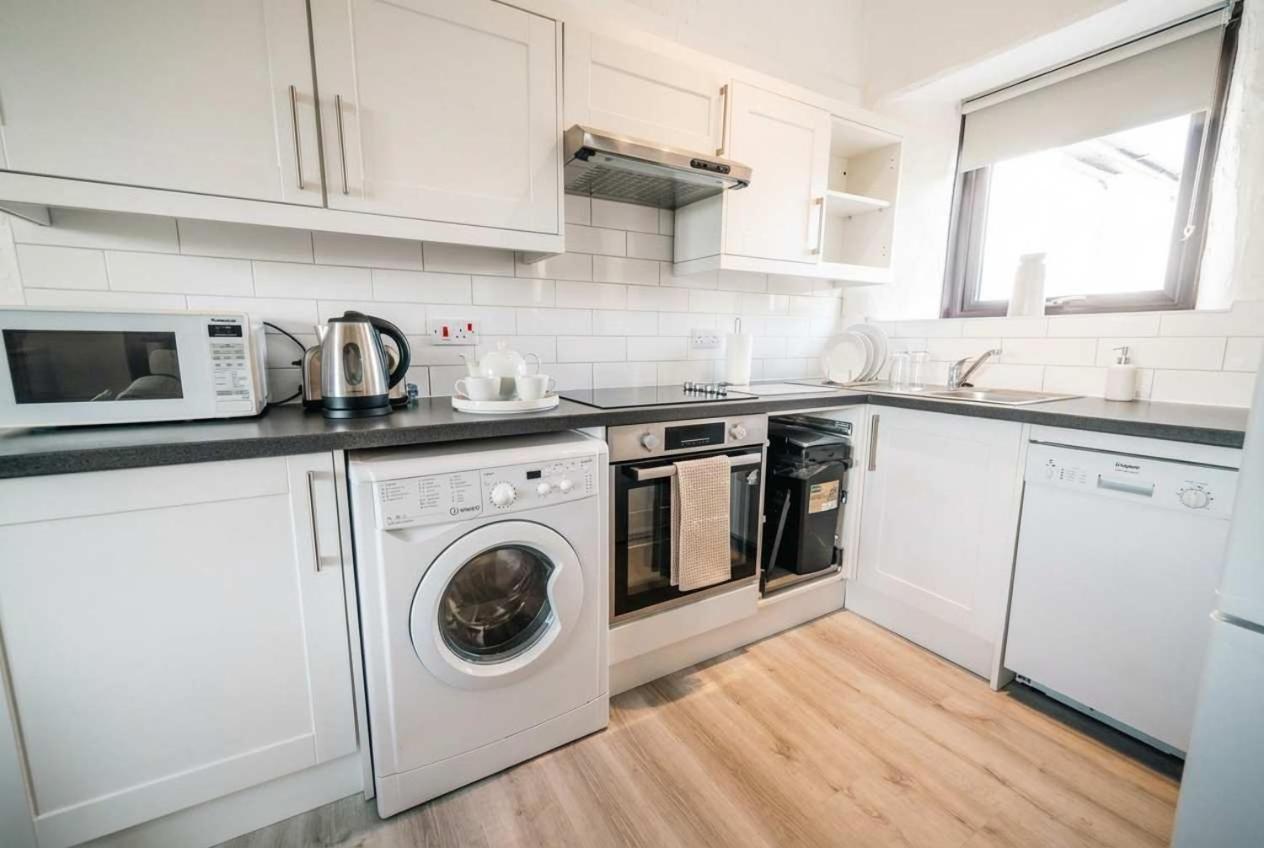 Spacious Seaside Cottage near Bude w Garden Access - B&B Bude