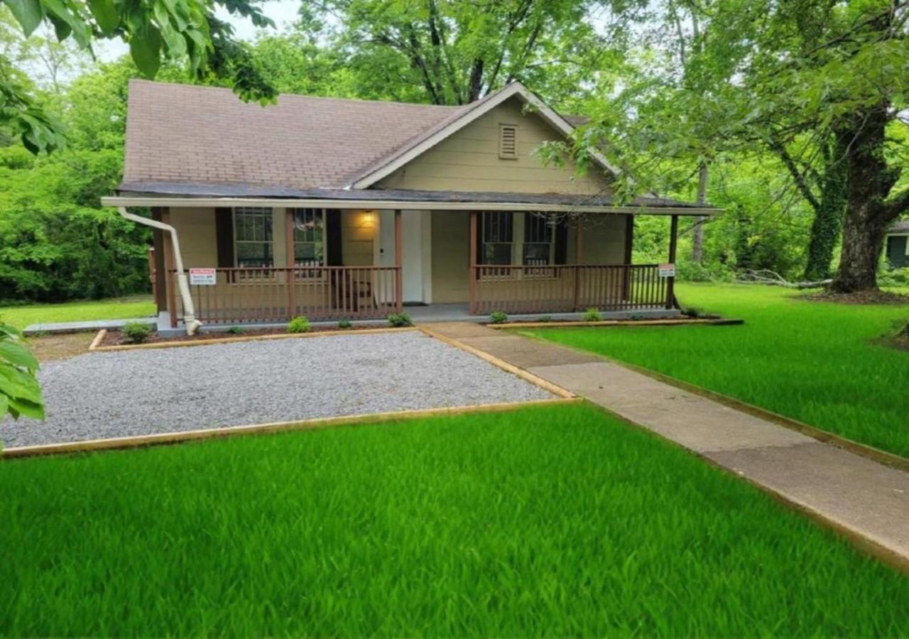 Red Bud - B&B Chattanooga