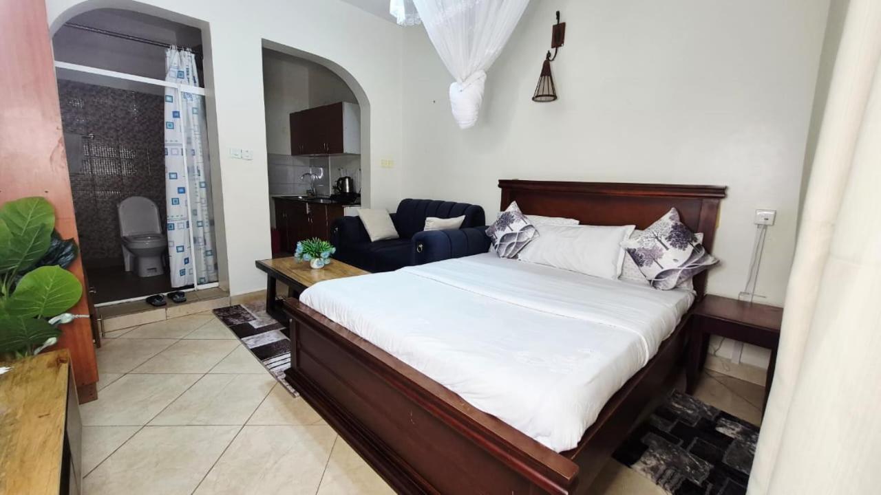 Prossy apart Near UN base and Airport - Bed and Breakfast Entebbe