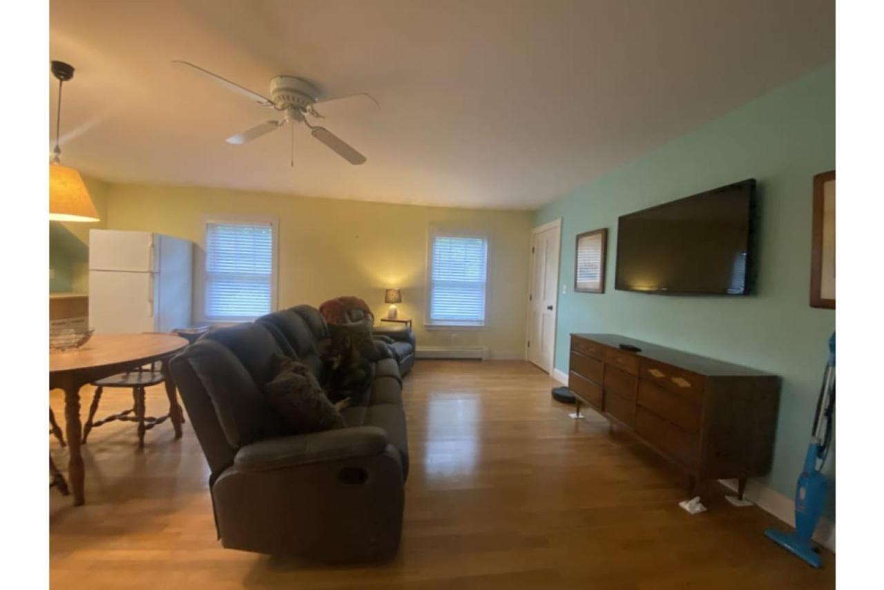 Cozy In-Law Suite Near York Beaches - Ferienwohnung York Village