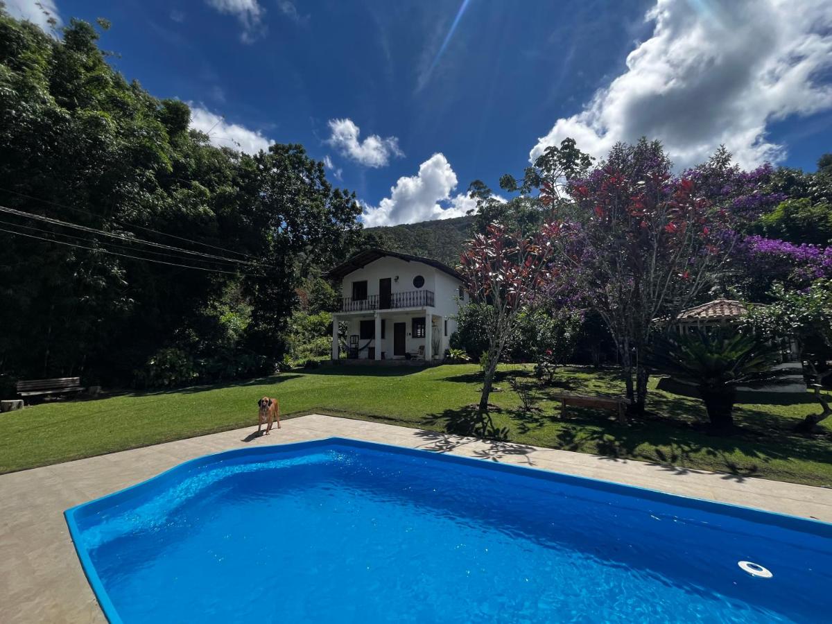 Casa em Friburgo com piscina, lareira suíte & quarto - Bed and Breakfast Nova Friburgo