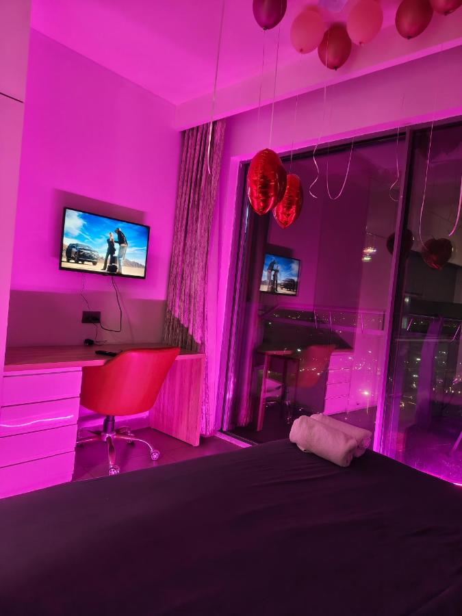 Velvet stays and suites - Supernova - B&B Noida