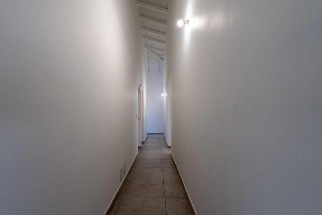 Grande maison lumineuse - 8 personnes - jardin arboré & terrasse - Chambres d'hôtes Petit-Canal