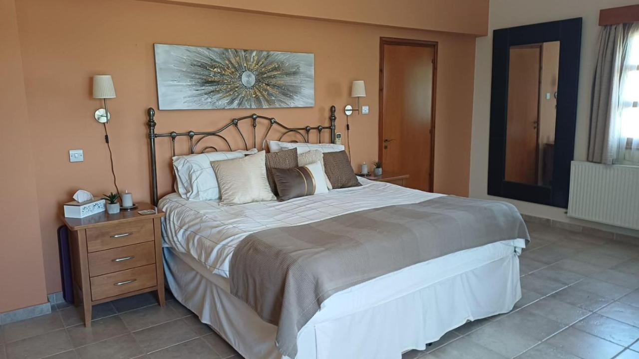 Ambelli Villa 4 Bedroom Luxury Villa - B&B Skarínou