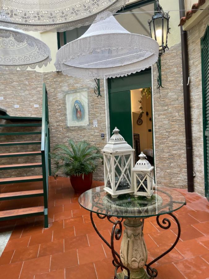 Minerva Charming House Elegant & Central Stay in Salerno - B&B Salerno
