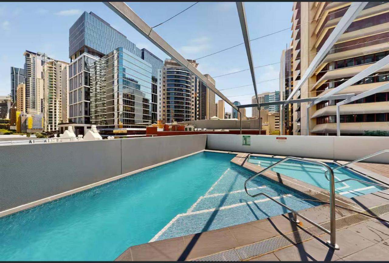 Bridge Views - Sleeps 8 - CBD - Pool, Gym & Parking - Chambres d'hôtes Brisbane