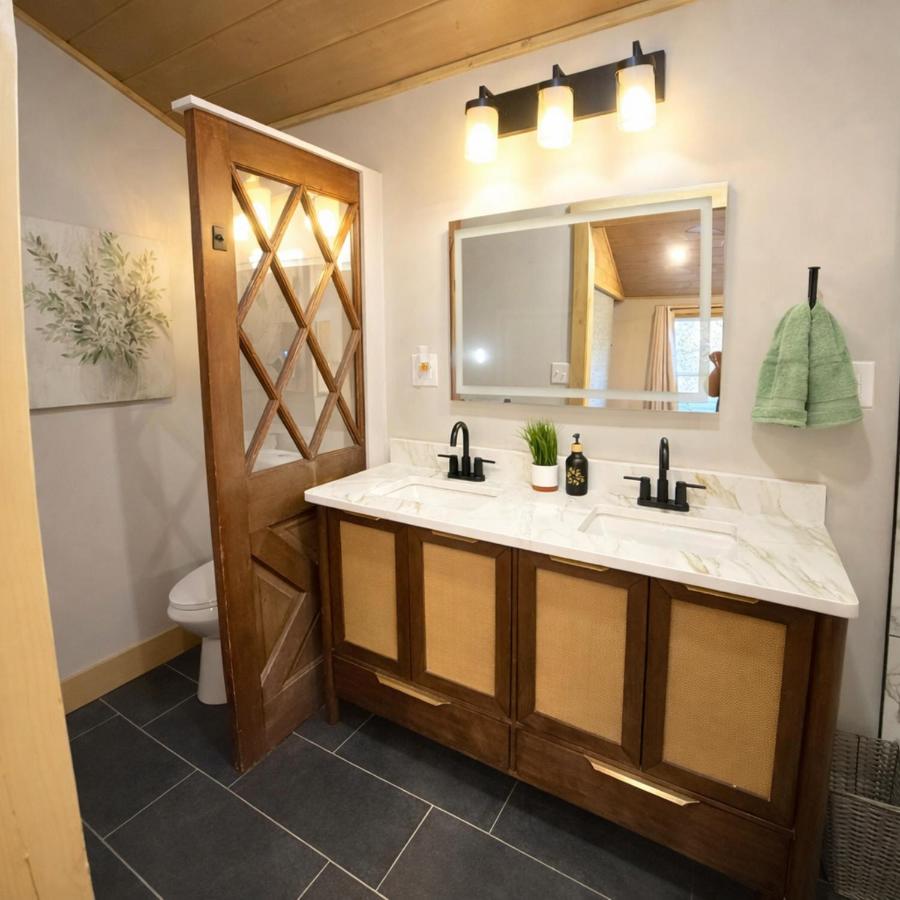 Brookside Serenity: 2 King Suites – Easy Access – Near Dollywood - Chambres d'hôtes Sevierville