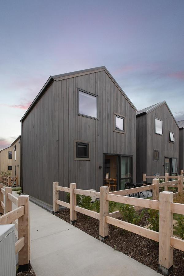 Ski Villa with Carpark 49, Brand-new Snow Retreat! - B&B Queenstown