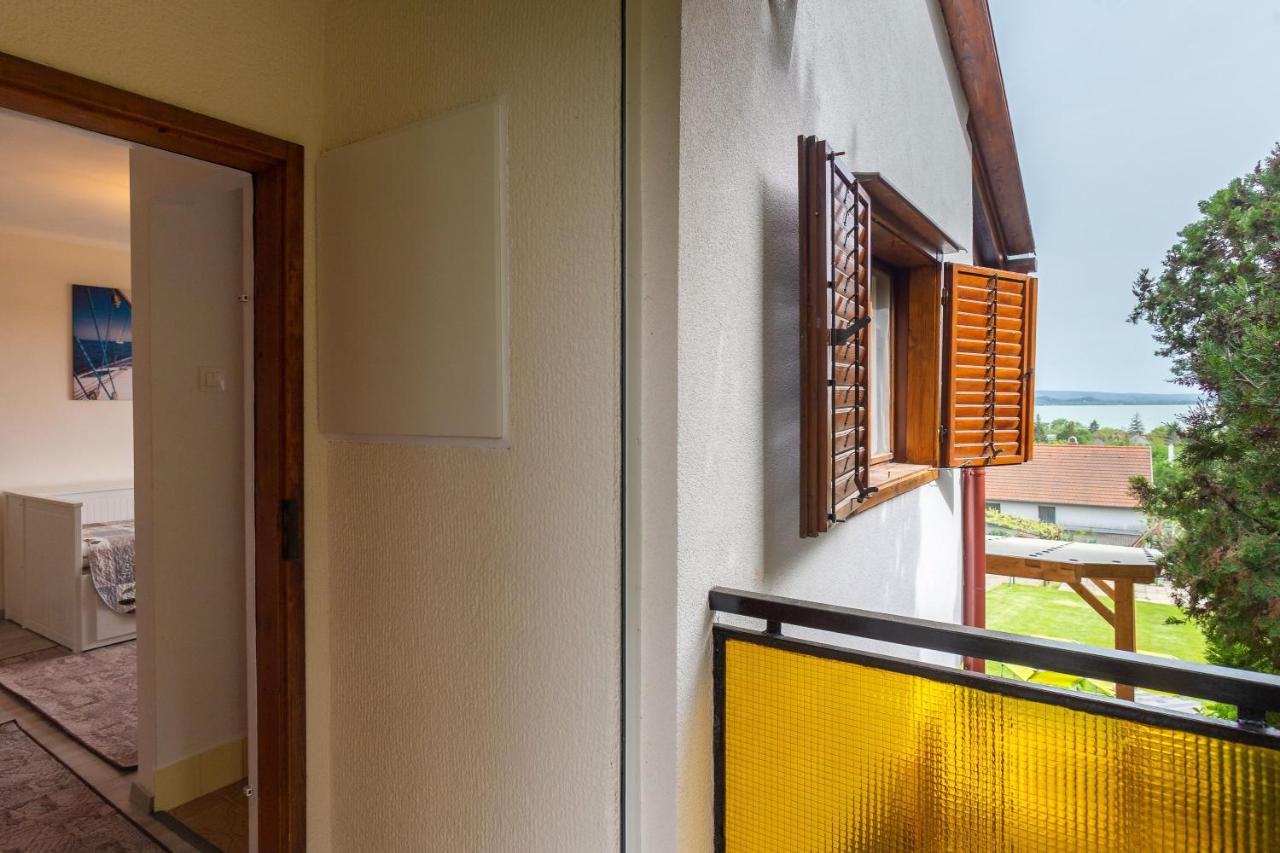 House Hortenzia Lake View - Happy Rentals - B&B Révfülöp