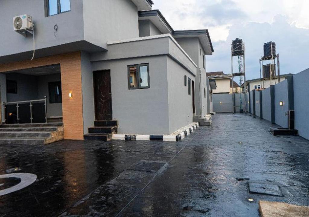 Atelier Lux Homes- Modern Service Apartments with Amazing Designs - Chambres d’hôtes Ibadan