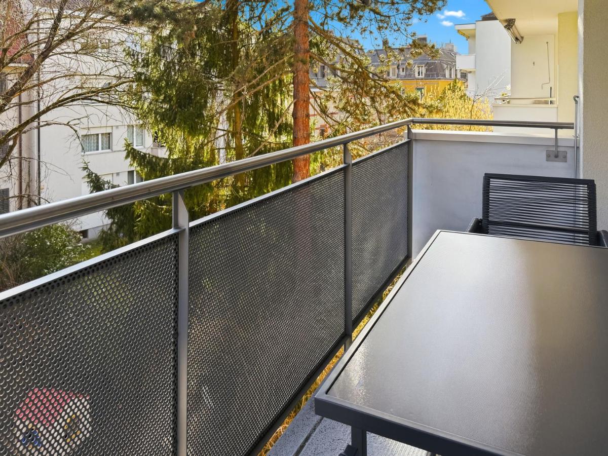 Beautiful, quite and very central 2 bedroom flat (Sky6) - Chambres d’hôtes Zurich