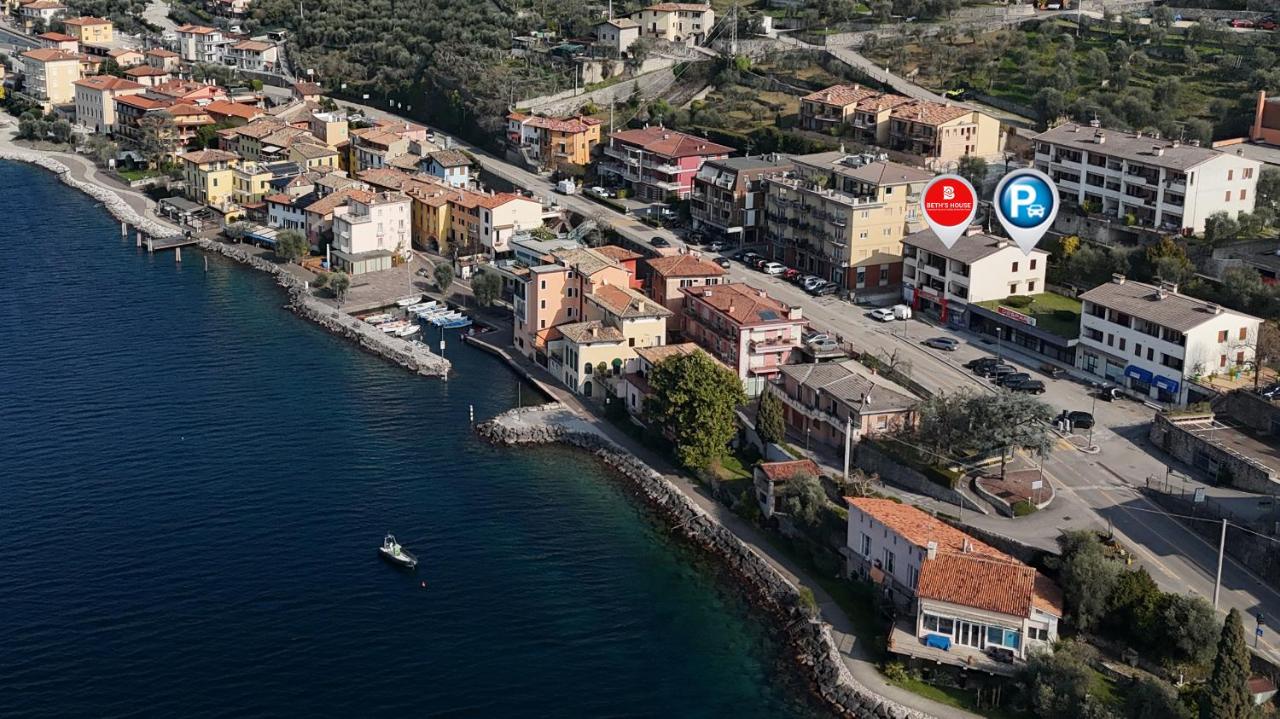 Azzurra Beths House - B&B Brenzone