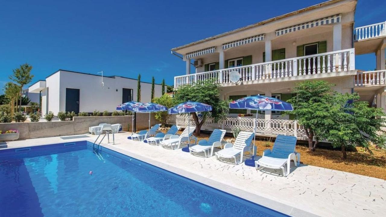 Apartment with pool Kristina by Villas Guide - B&B Barbat
