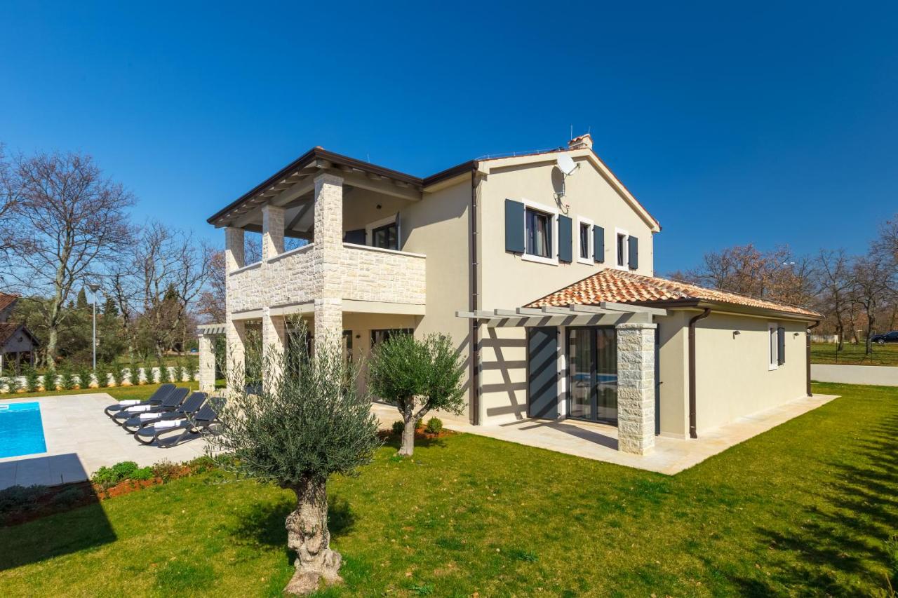Villa DORA - Summer Escape with Private Pool - B&B Poreč