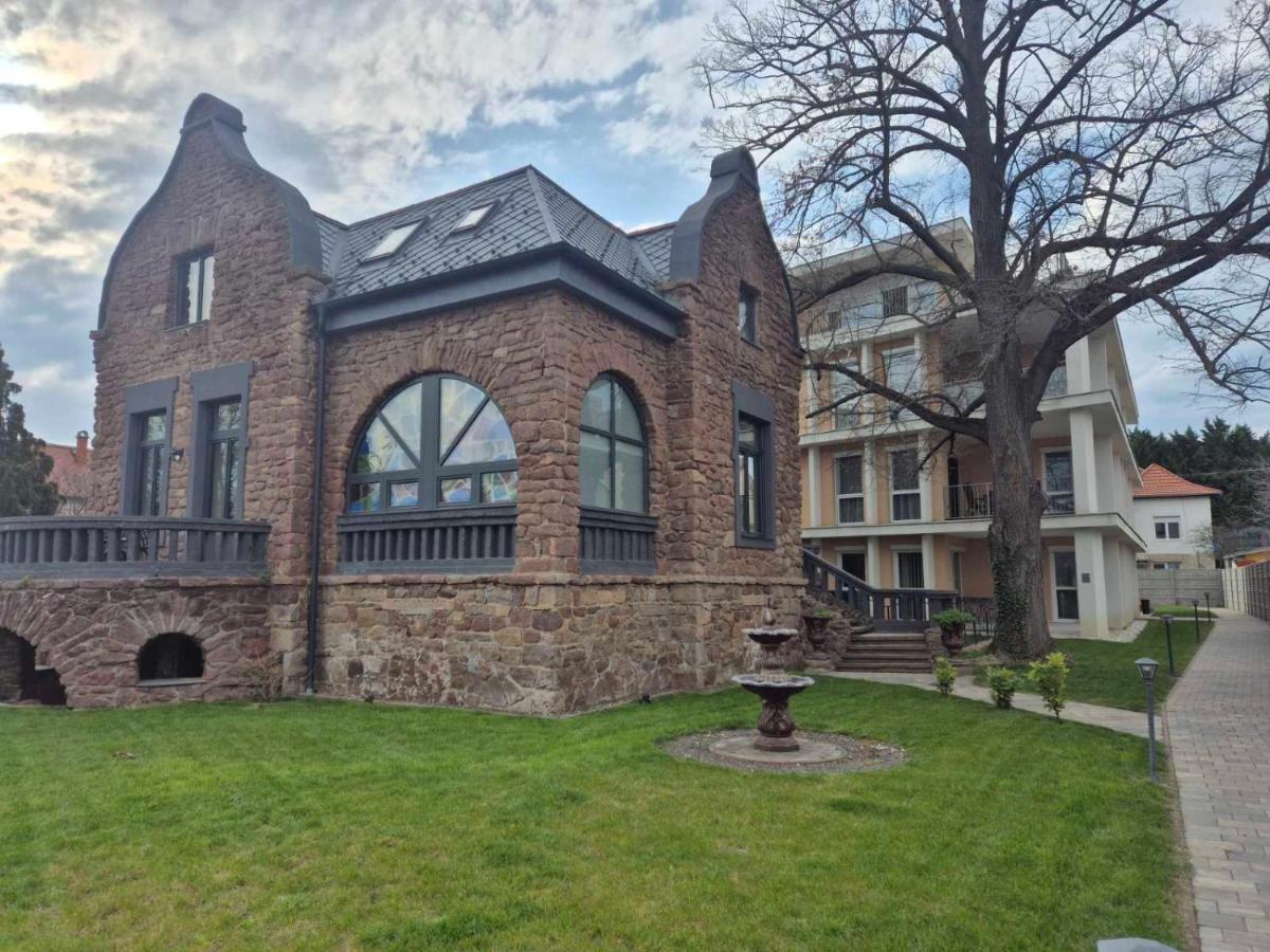 Gizella Apartman - Ferienwohnung Balatonalmadi