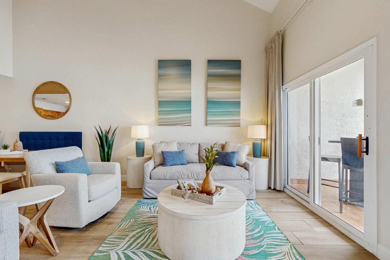 Newly-Remodeled Villa with Stunning Views and Free WiFi - Right on the Beach - B&B Santa Rosa Beach