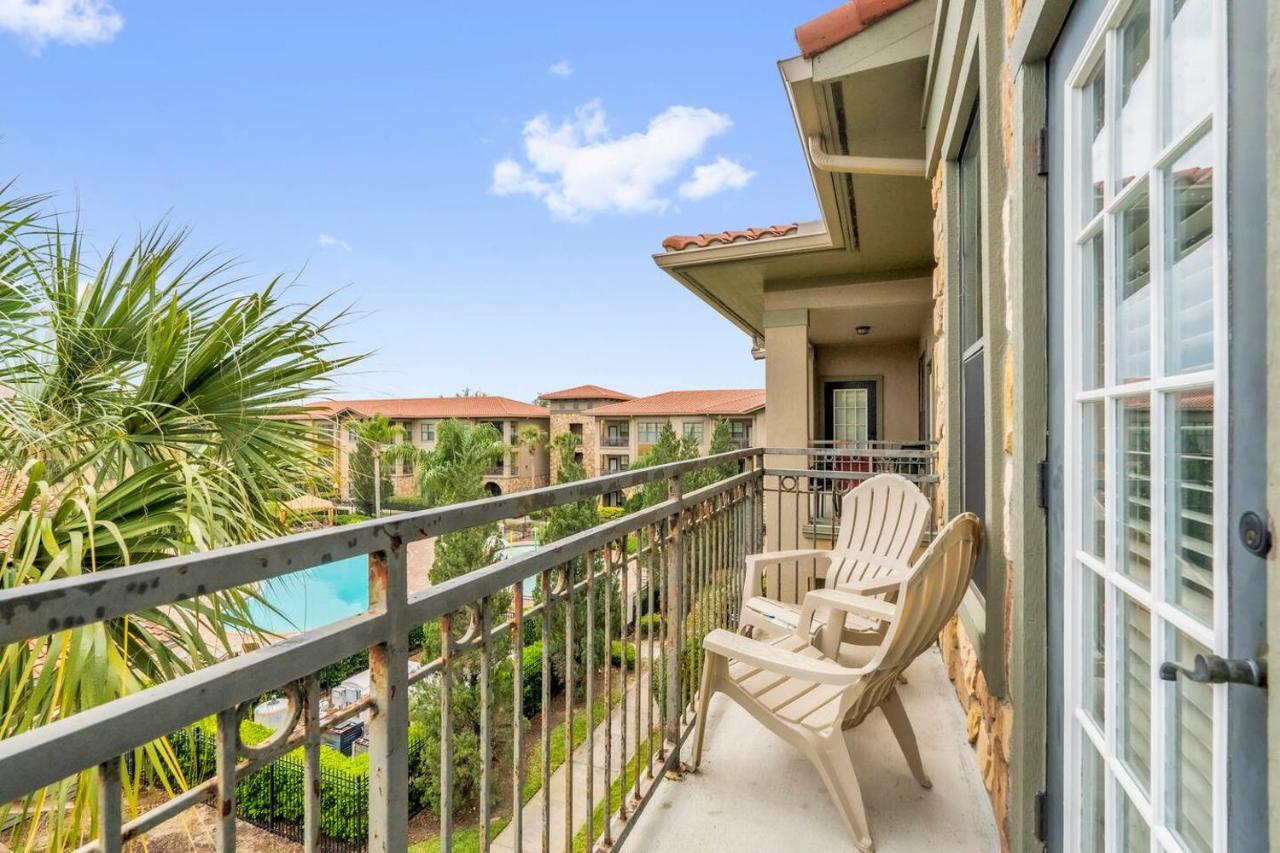 Pool View, Mediterranean Resort, Balcony! - Chambres d'hôtes Davenport