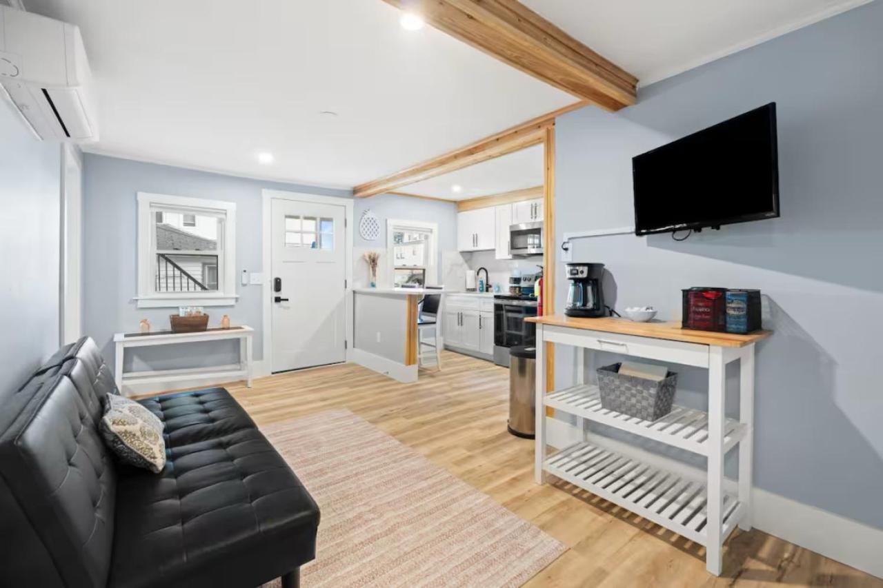 Newly Renovated Charming Beachfront Loft - Ferienwohnung Old Orchard Beach
