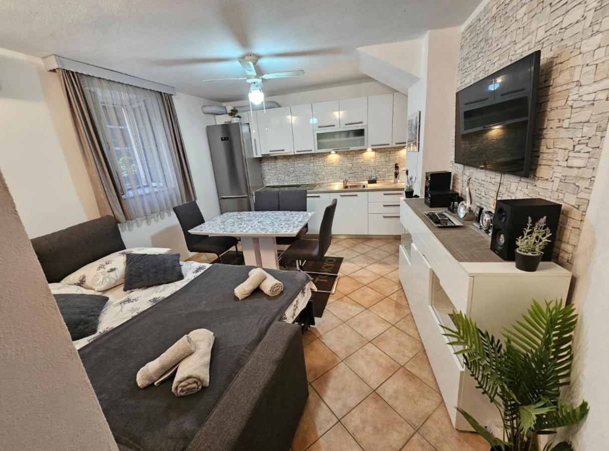 Apartments Diadora - B&B Vis