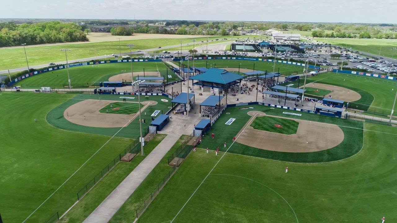 New Double Play Cottage Near Sports Complex - B&B Youngsville