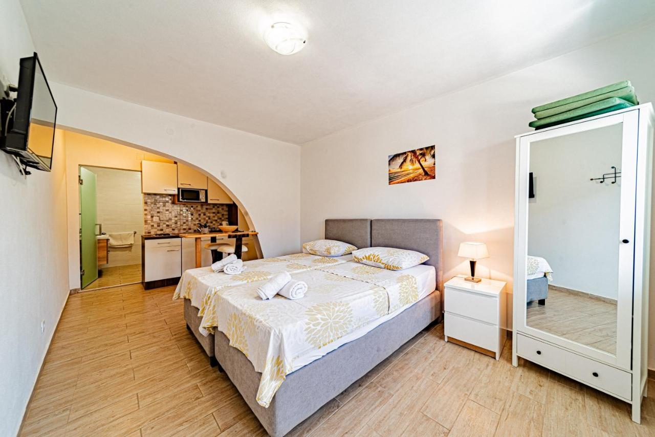 Estudio con terraza