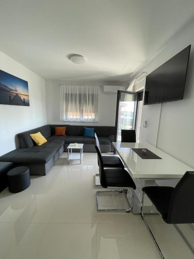 Appartamento con 1 Camera da Letto, Terrazza e Vista Mare
