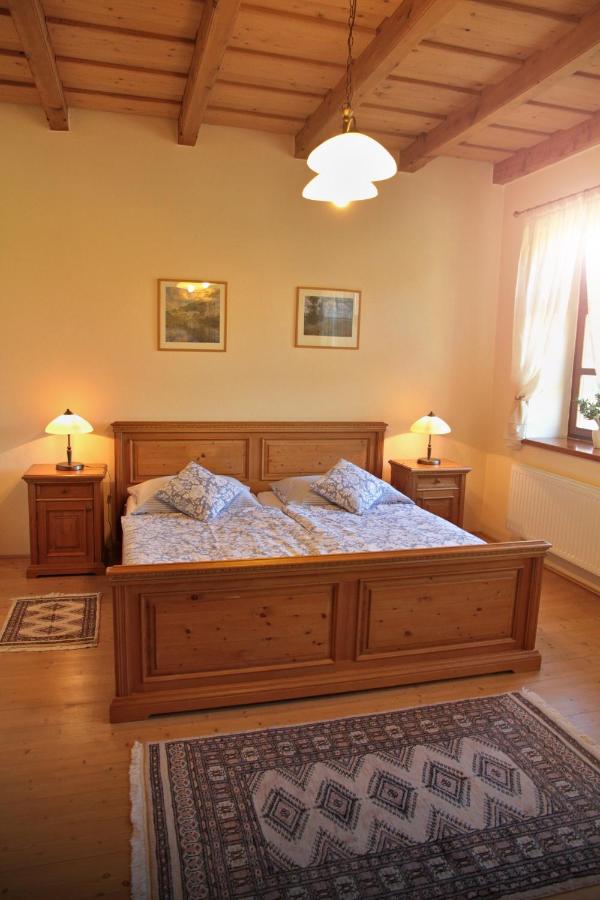 Doppel- oder Zweibettzimmer