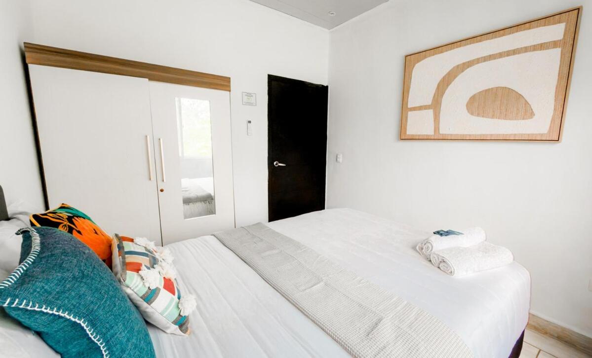 Apartamento Tulipanes 2 hab a 15 min del Aeropuerto - Chambres d'hôtes San Pedro Sula