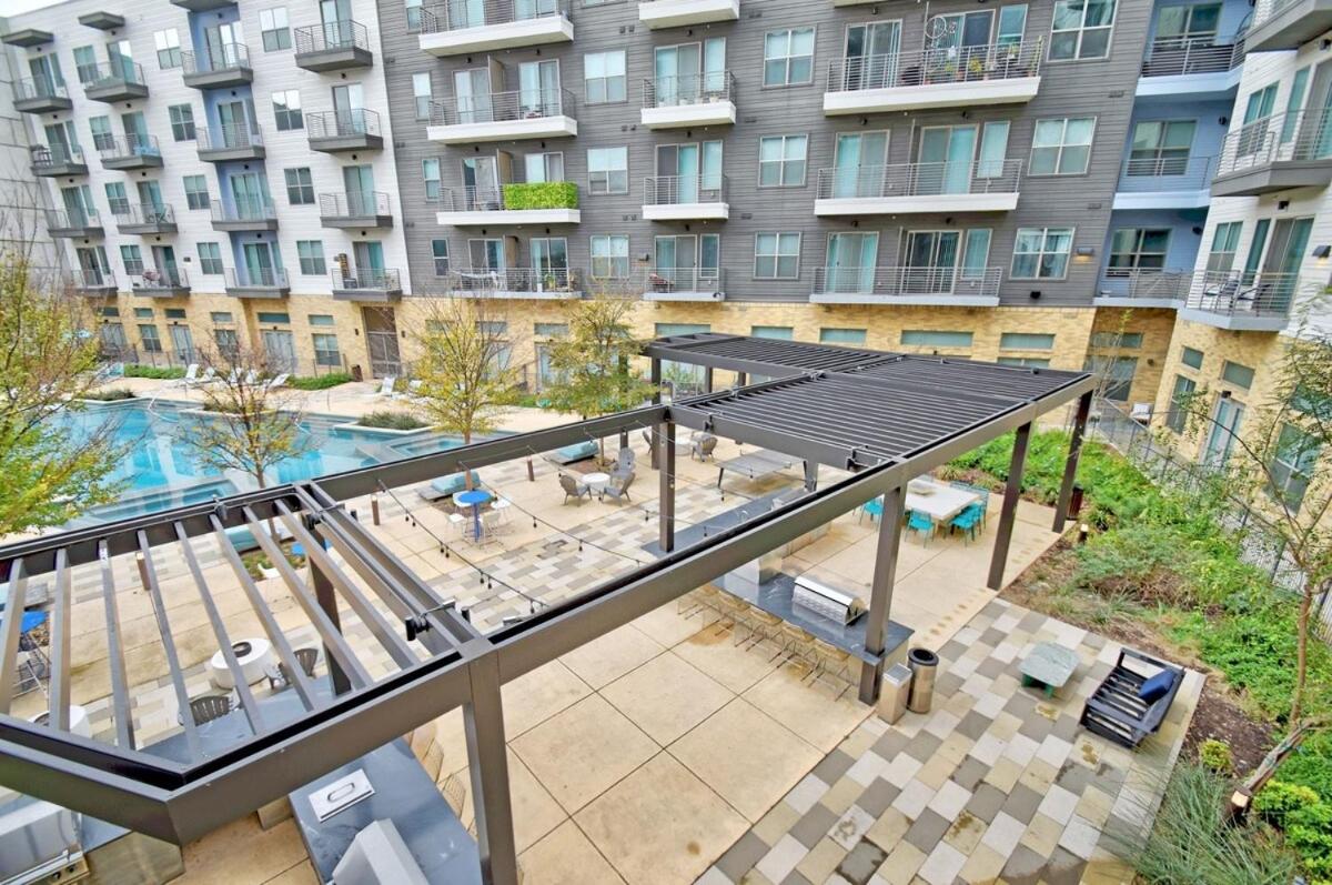 1BR Pool View, Walk to River Walk, Free Parking - B&B San Antonio
