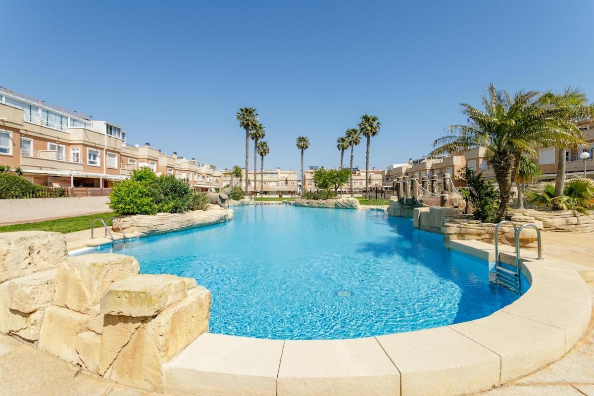 Themed Pool Bungalow & Jacuzzi I BBQ | Parking - B&B Santa Pola