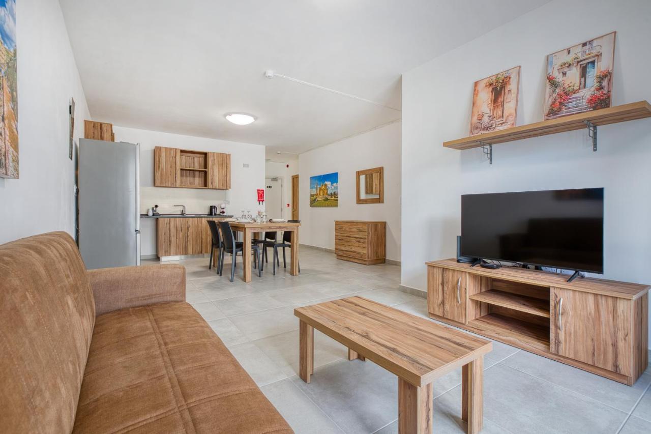 New & Modern 2BR apartment just off the seafront by SF Homes - B&B San Pawl il-Bahar